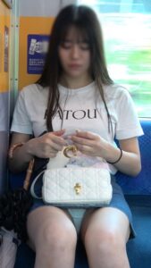 Pcolle PPV【10月14日まで顔モザなし】ハイパー美人!!!!足長でデルタゾーン広くて丸見えなデニムミニＴバック[4K動画][顔出し][ドア