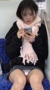 Pcolle PPV【12月10日まで顔モザなし】童顔でめちゃかわいいお姉さんの最高の美脚美尻パン線とスケエロパ〇ツ[4K動画][顔出し][ドアップ