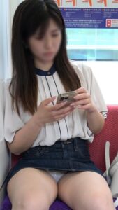 Pcolle PPV【6月22日まで顔モザなし】清楚な美人かわいいお姉さん、ムチムチ柔らかそうな太ももからハミ毛も見えた[4K動画][顔出し][ドア