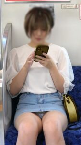 Pcolle PPV【8月17日まで顔モザなし】デニムミニのショートカットが似合うかわいいお姉さん、花柄スケス毛[4K動画][顔出し][ドアップあり