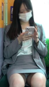 Pcolle PPV【8月31日まで顔モザなし】グレースーツのOLさん、暑いのにジャケット着てるが下はクールビズ[4K動画][顔出し][ドアップあり