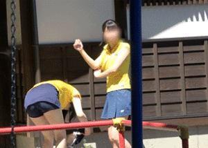 Pcolle PPV 夏のスク水お着替え！（２名）神社の裏は無防備地帯！ぷりぷりの若いおっぱいおま⚪︎こ激写！