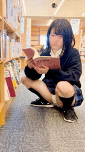 Pcolle PPV (11月10日まで顔出し！※口元ぼかしアリ)【パン撮記30】激かわアイドル級！図書館女子の清楚パンチラ！粘着撮りでがっつりおぱん