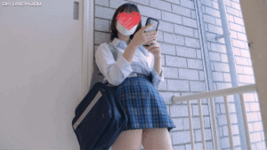 Pcolle PPV [4K]えちえちJK盗撮No.214#青チェ　愛嬌満点美少女ロリフェイスJKの開脚プリケツを追いかけまくる！