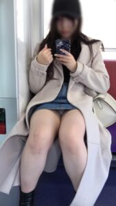 Pcolle PPV【3月1日まで顔モザなし】デニムミニ、ぷにぷにの美ももから見える陽を浴びたパン[4K動画][顔出し][ドアップあり]