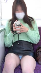 Pcolle PPV【3月22日まで顔モザなし】怪しまれてる!?何回か見られてますが結局丸見えになっちゃうミニスカ美女[4K動画][顔出し][ドアッ