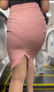 Pcolle PPV【再販】《４K・高画質》 No.1483「歩くたびに揺れてしまう！天然マシュマロヒップの妖艶アラサーOL！」